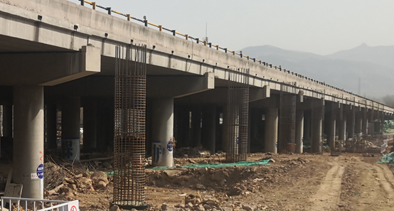 京台高速公路济南至泰安段四座大桥顶升工程 完全顶升到位